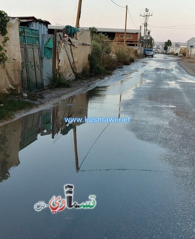كفرقاسم : حرام هذه المياه تجري في الشوارع يا حاج عثمان .. على ما يبدو لا سائل ولا مسؤول في قسم الصيانة في البلدية